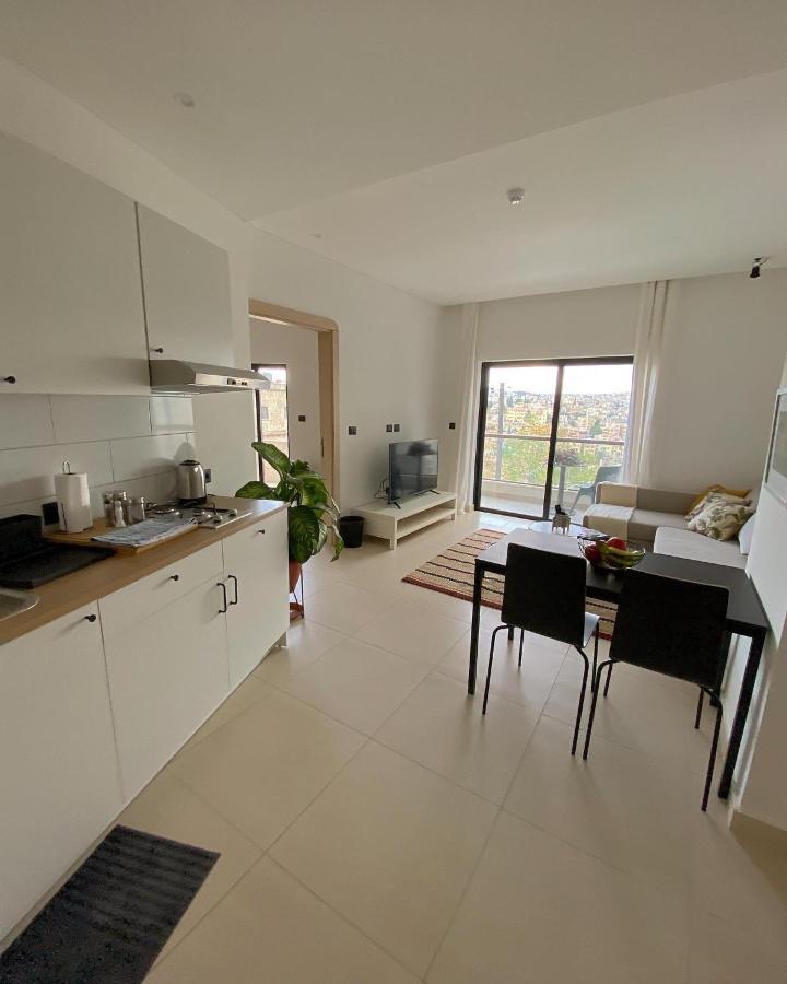 Nu Fifty Two * Amman